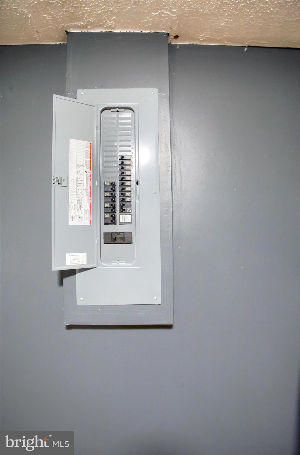 4709 Delbrook Road Mechanicsburg, PA 17050 - Photo 26 of 34 a close view of stair and mirror