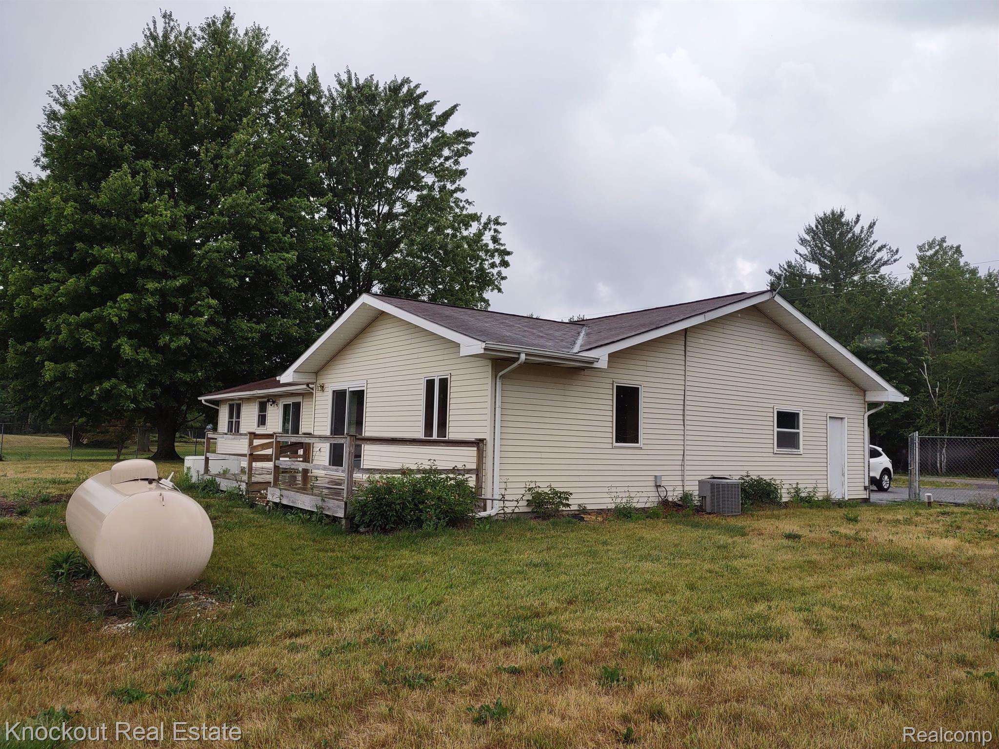 1782 East Freeland Road Midland, MI 48640 - Photo 2 of 17 Gallery Image 2