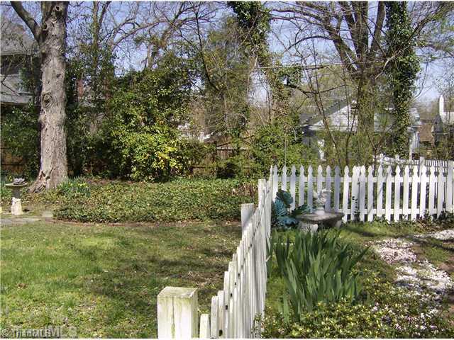 910 Johnson Street High Point, NC 27262 - Photo 14 of 15 Yard/Garden.