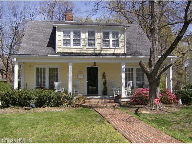 910 Johnson Street High Point, NC 27262 - Photo 15 of 15 Exterior Front.
