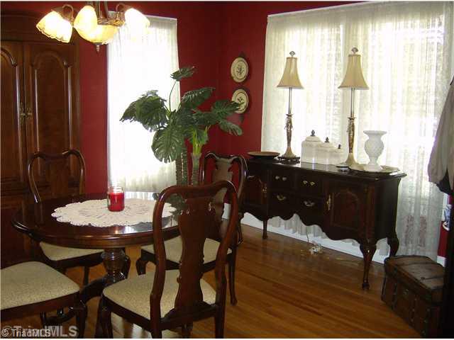 910 Johnson Street High Point, NC 27262 - Photo 4 of 15 Dining Room.