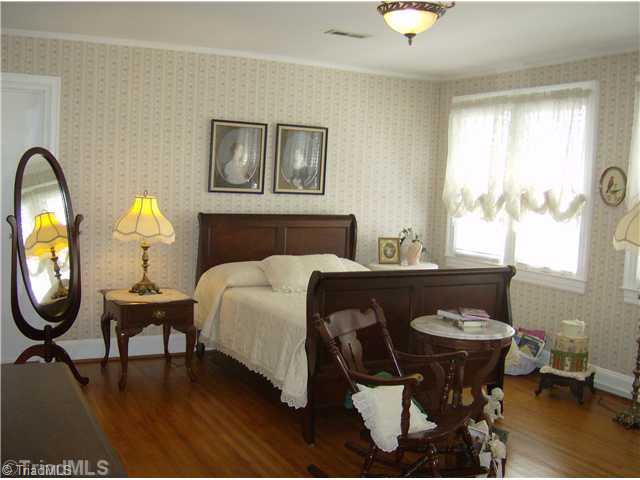 910 Johnson Street High Point, NC 27262 - Photo 8 of 15 2nd Bedroom.