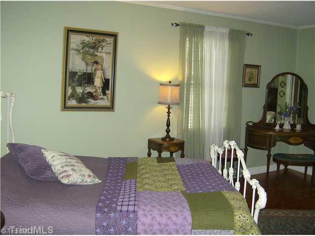 910 Johnson Street High Point, NC 27262 - Photo 9 of 15 3rd Bedroom.