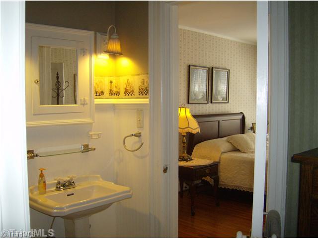 910 Johnson Street High Point, NC 27262 - Photo 10 of 15 Other Bath.