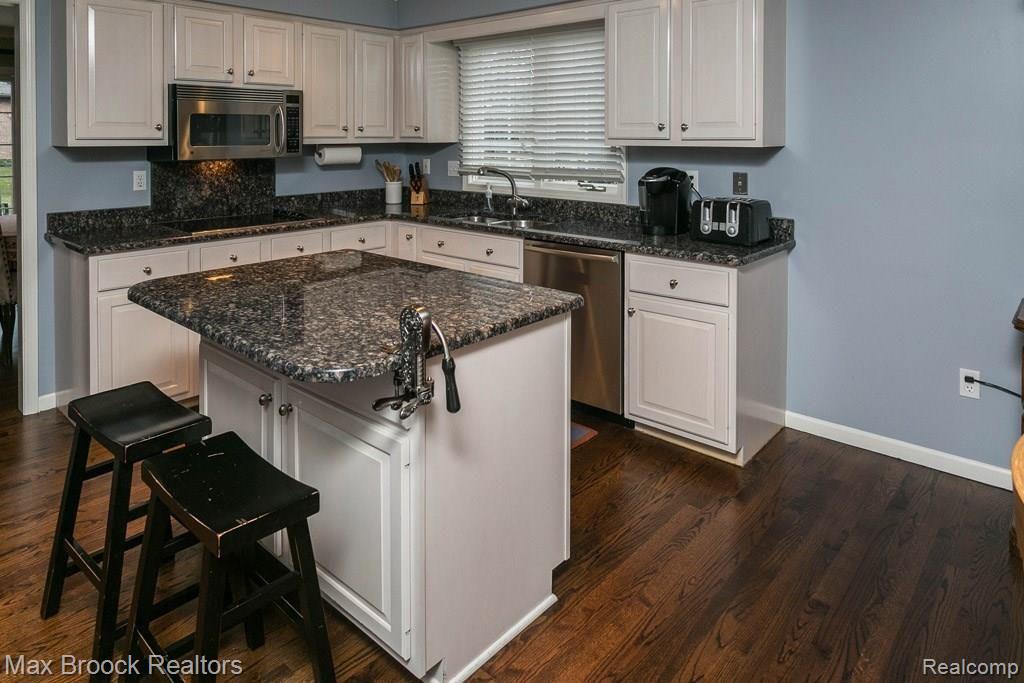 1051 Pointe Pl Boulevard Rochester, MI 48307 - Photo 18 of 37