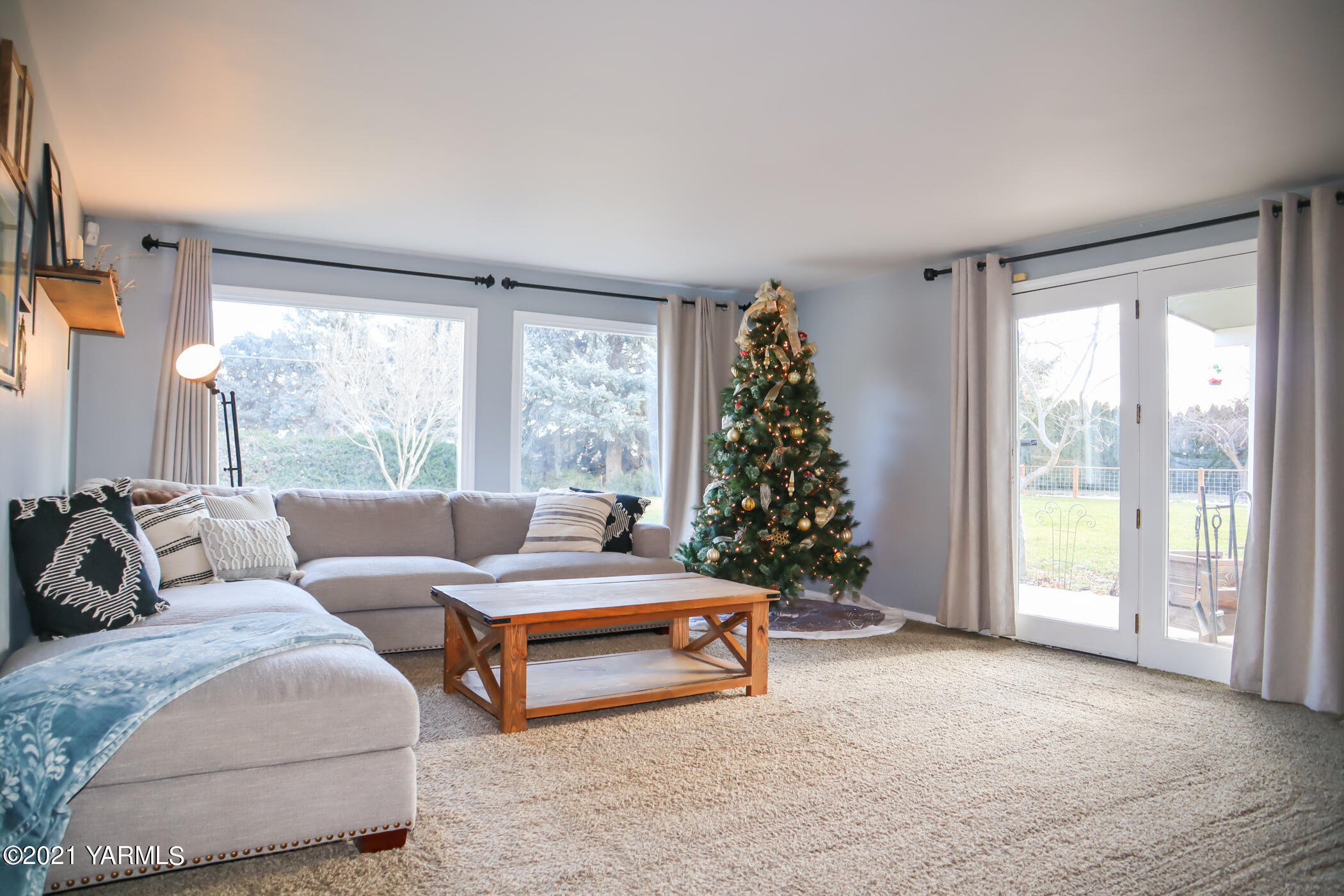 2814 Beaudry Road Yakima, WA 98901 - Photo 22 of 27 Living Room