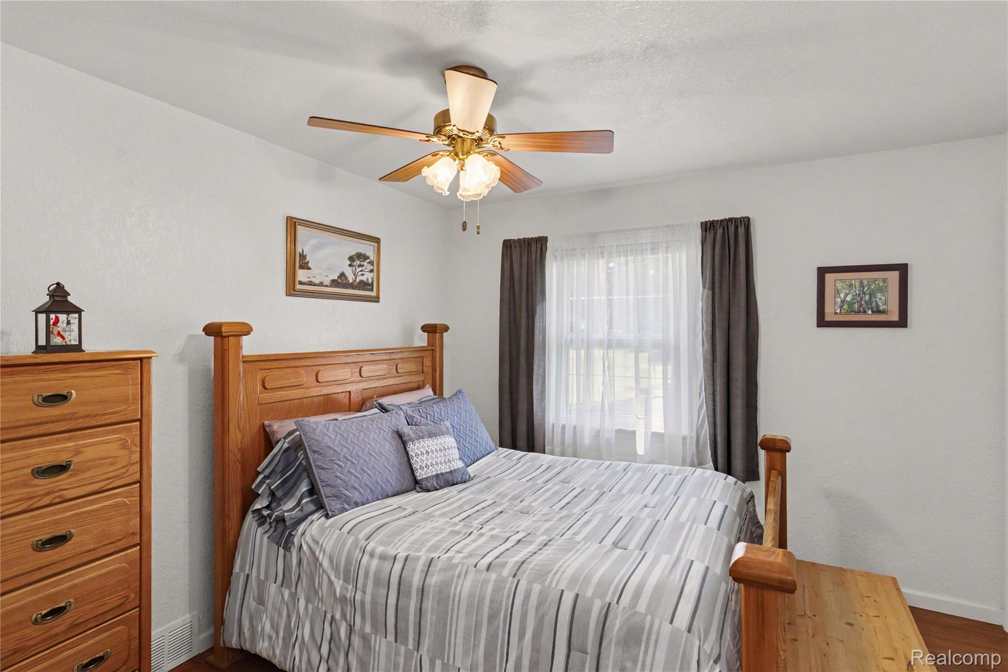4427 North Washburn Road Davison, MI 48423 - Photo 16 of 37 2nd Bedroom.
