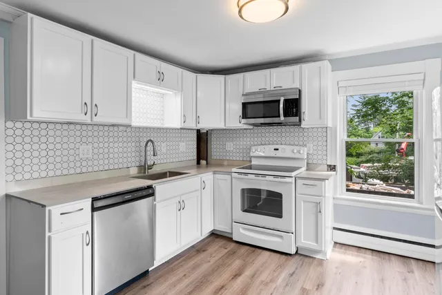 $1,250,000 | 10-12 Pine Street, Kittery, ME 03904