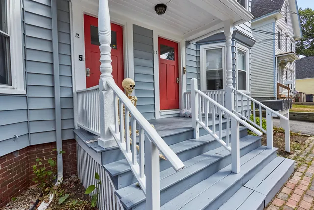 $1,250,000 | 10-12 Pine Street, Kittery, ME 03904