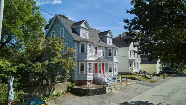 $1,250,000 | 10-12 Pine Street, Kittery, ME 03904