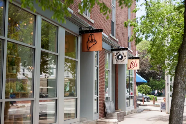 $1,250,000 | 10-12 Pine Street, Kittery, ME 03904