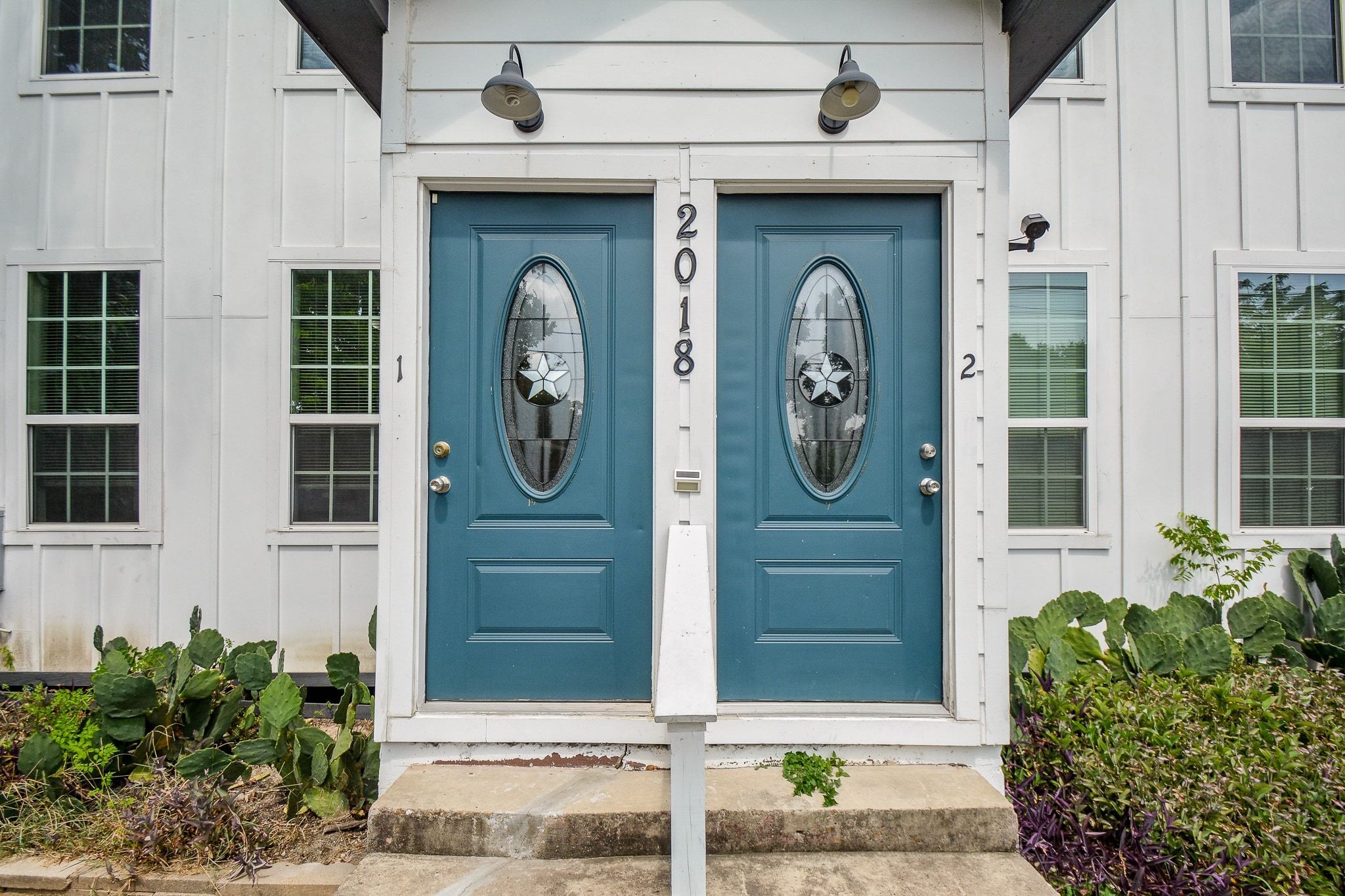 2018 Fulton Street, Unit 2 Houston, TX 77009 - Photo 3 of 20 Welcoming front entry with an attractive front door.