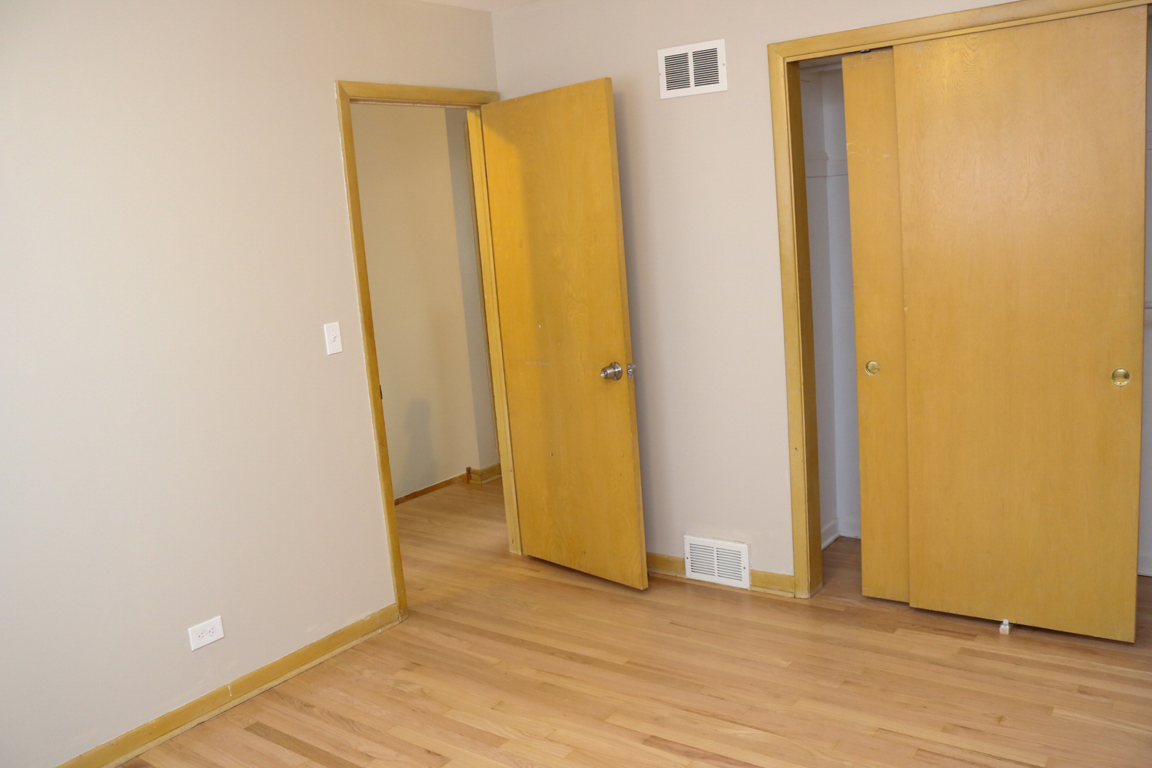 401 Dewey Avenue Evanston, IL 60202 - Photo 13 of 20 a view of a small space with wooden floor