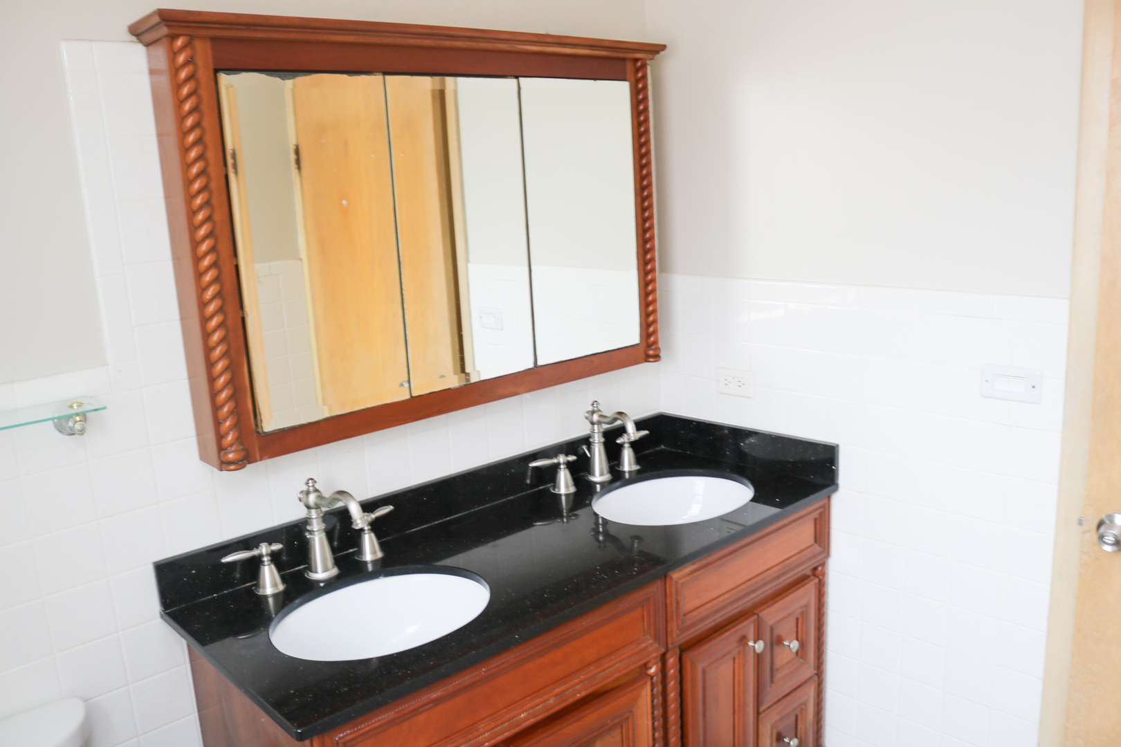 401 Dewey Avenue Evanston, IL 60202 - Photo 14 of 20 a bathroom with a sink and a mirror