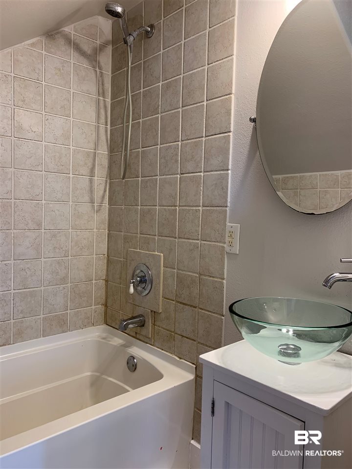 13402 County Road 91 Elberta, AL 36530 - Photo 7 of 32 Downstairs Bathroom