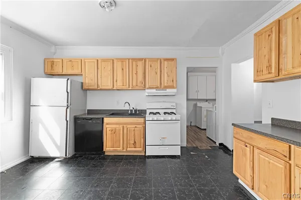 $174,900 | 170 West 8th Street, Oswego, NY 13126