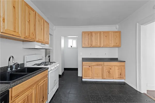 $174,900 | 170 West 8th Street, Oswego, NY 13126