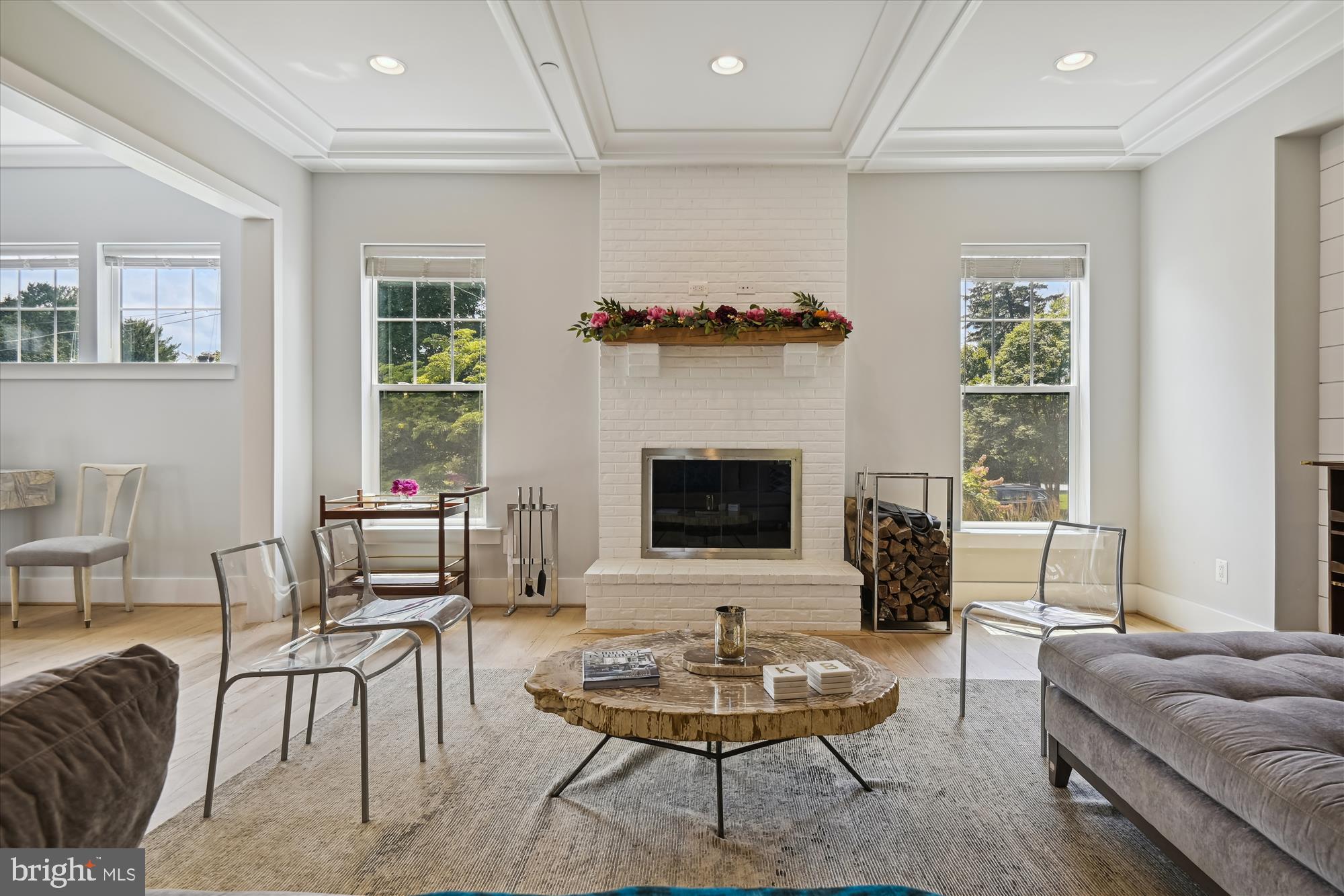 6401 Murray Hill Road Baltimore, MD 21212 - Photo 12 of 69 Living Room