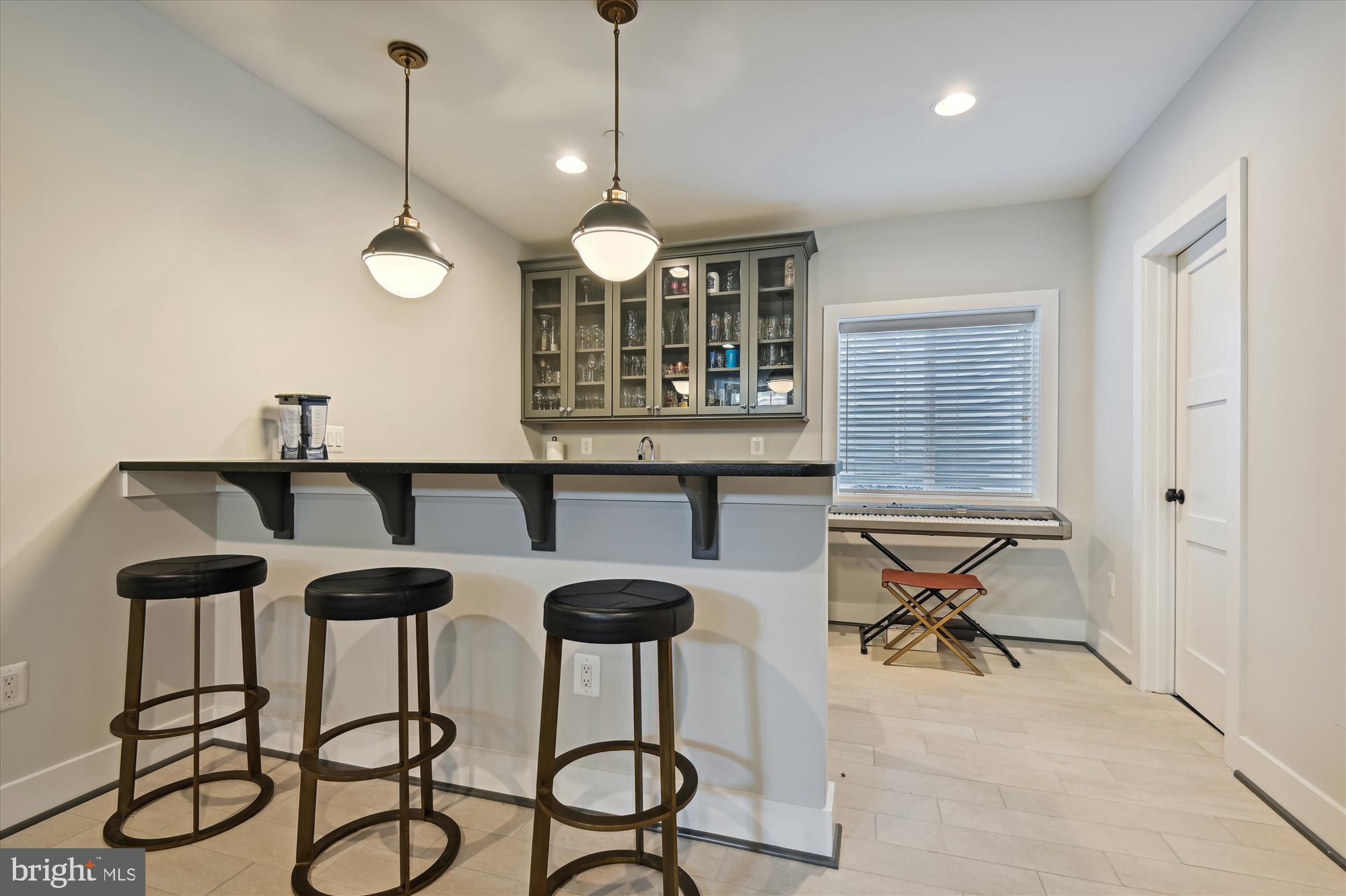 6401 Murray Hill Road Baltimore, MD 21212 - Photo 44 of 69 Wet Bar