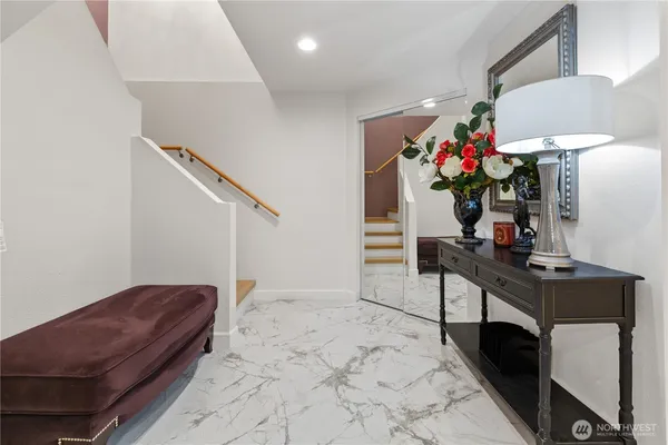 a view of entryway with furniture