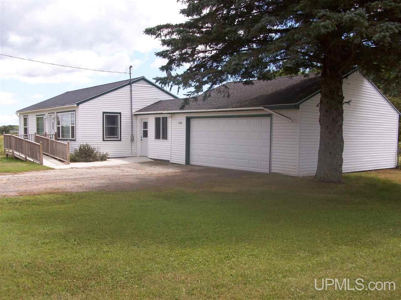 3103 18th Road Escanaba, MI 49829 - Photo 2 of 16