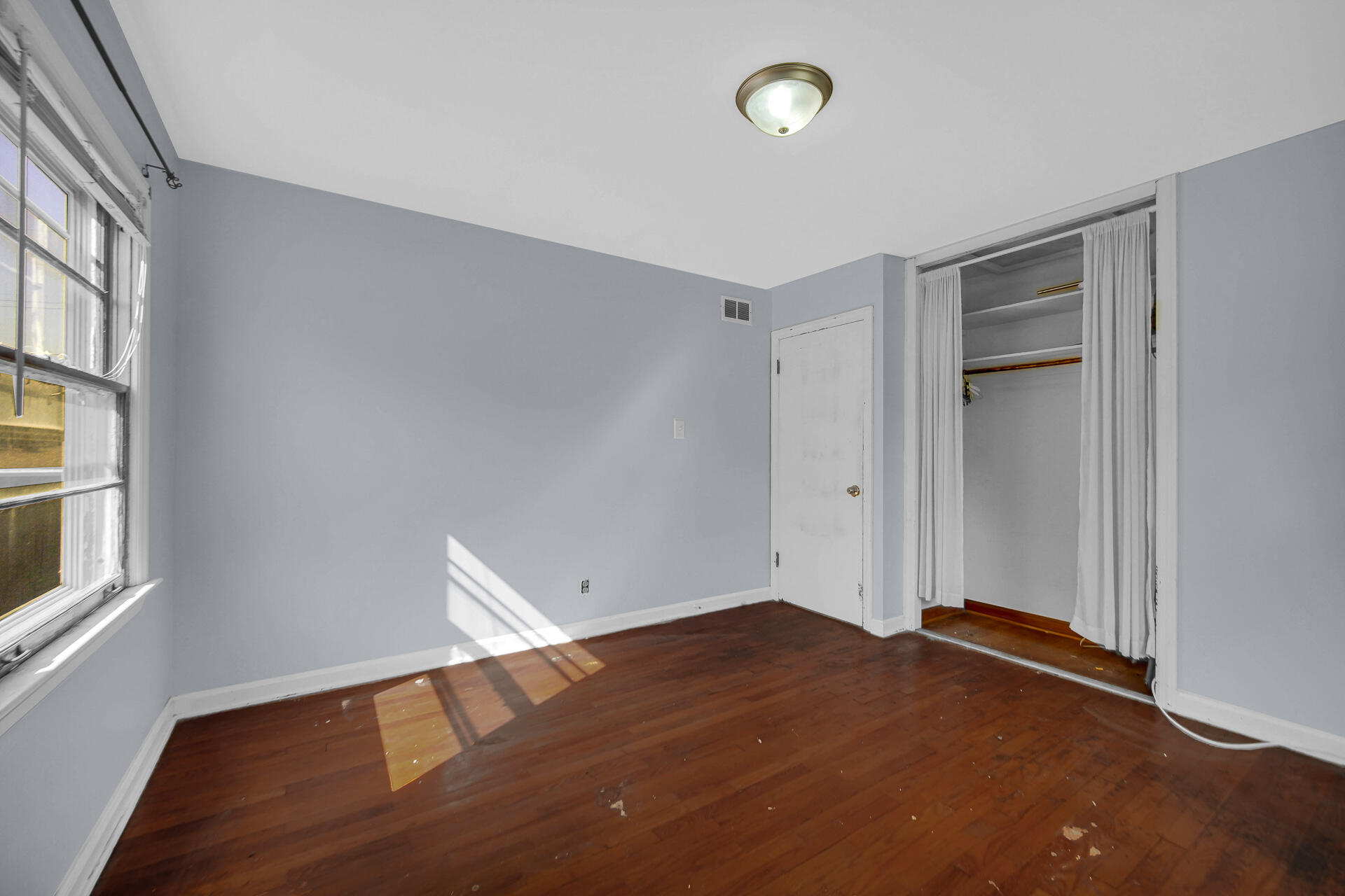 4004 Johnson Avenue Hammond, IN 46327 - Photo 13 of 18 an empty room with a window