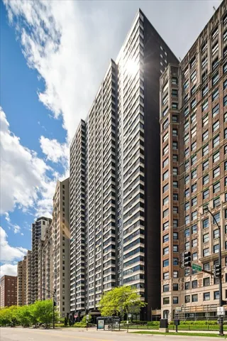 $2,450 | 1440 North Lake Shore Drive, Unit 3H, Chicago, IL 60610