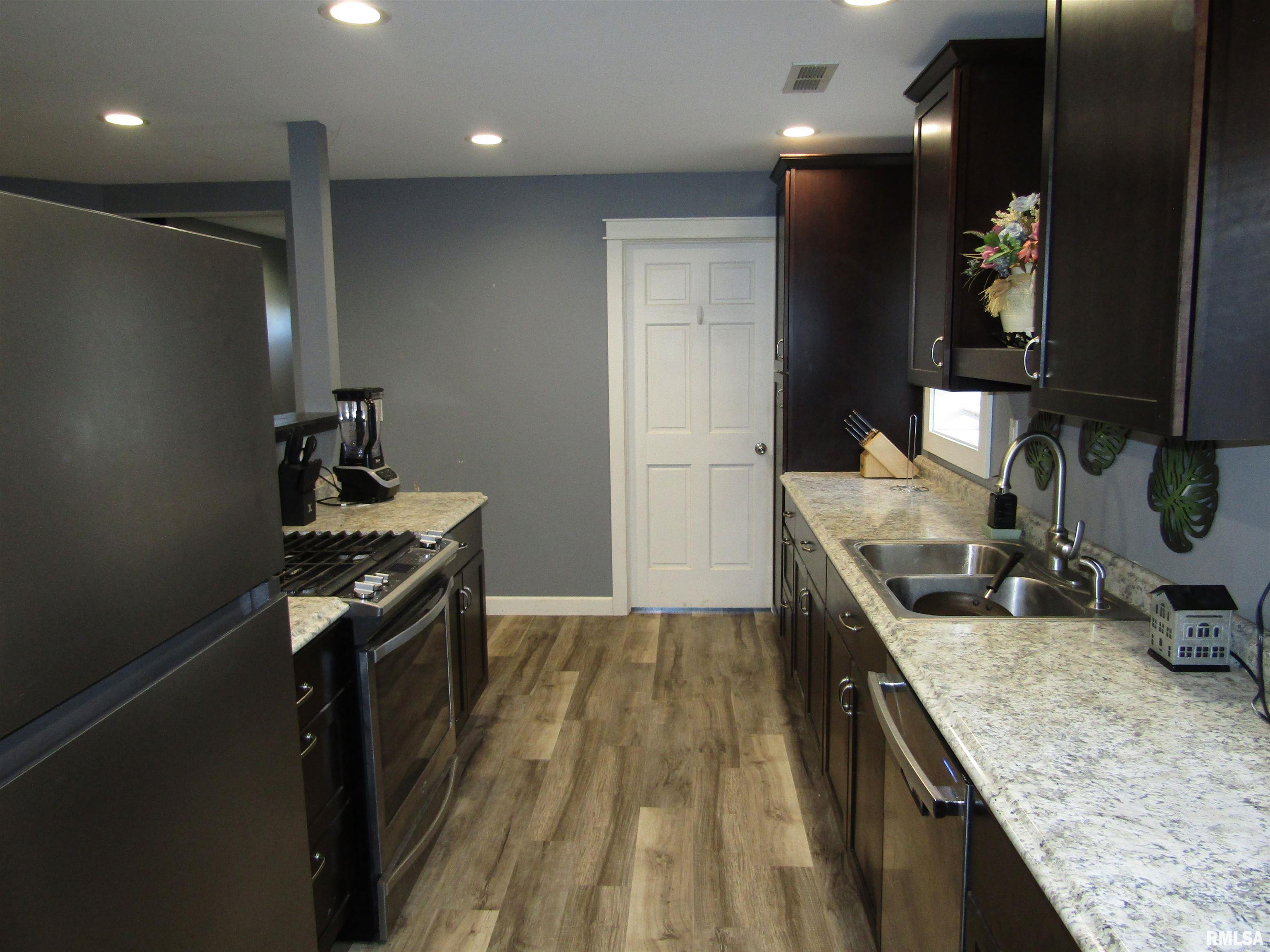 1320 North Main Street Canton, IL 61520 - Photo 26 of 57