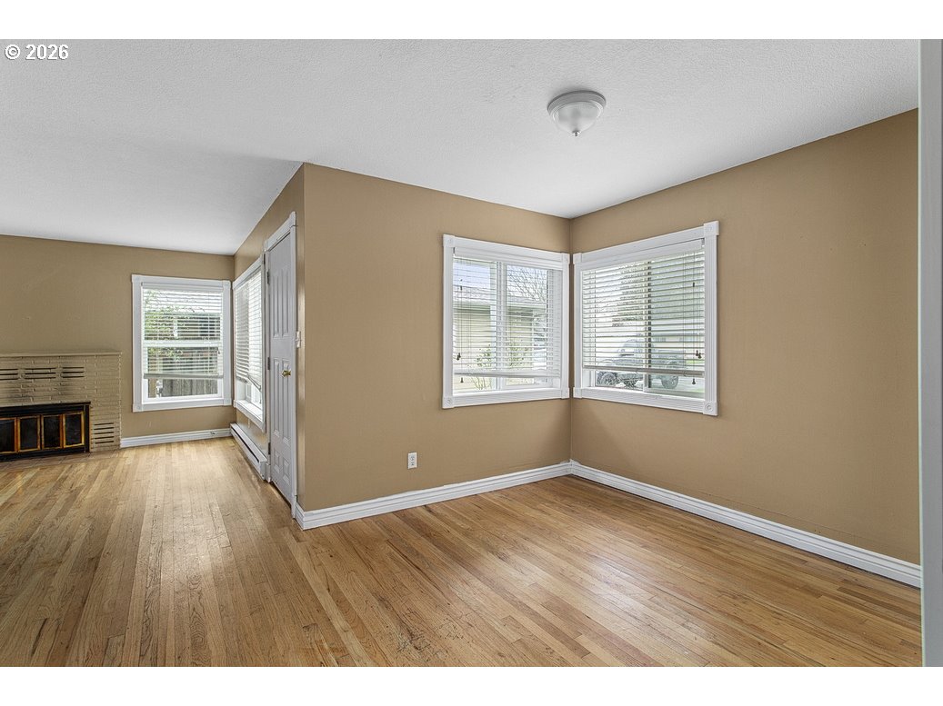 3025 Maple Street Longview, WA 98632 - Photo 5 of 35