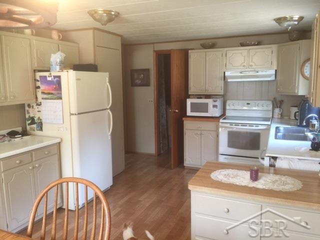 8563 Irish Road Millington, MI 48746 - Photo 6 of 24 31288405-5.JPG