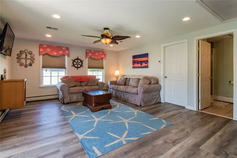$1,050,000 | 39 Davisville Lane, Narragansett, RI 02882