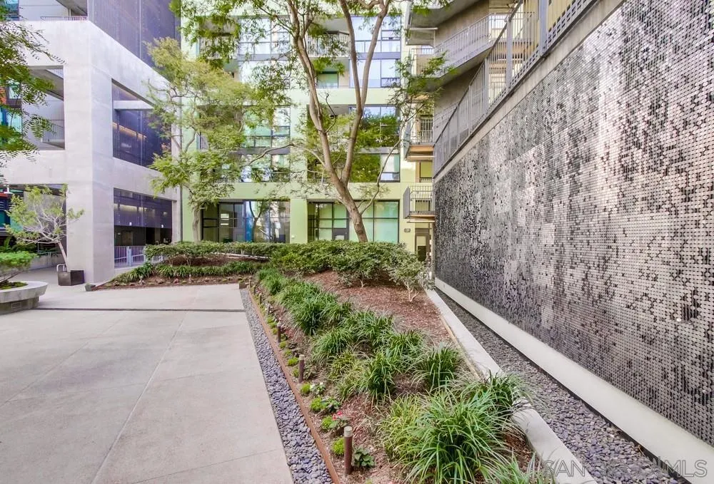321 Tenth Avenue, Unit 903 San Diego, CA 92101 - Photo 50 of 55 a view of a pathway both side of house