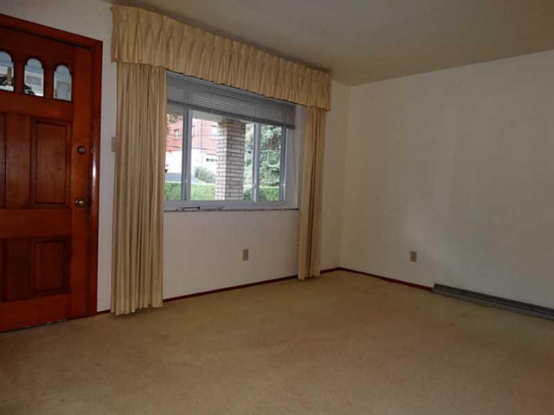 6650 Landview Road Pittsburgh, PA 15217 - Photo 8 of 24 Living Room.
