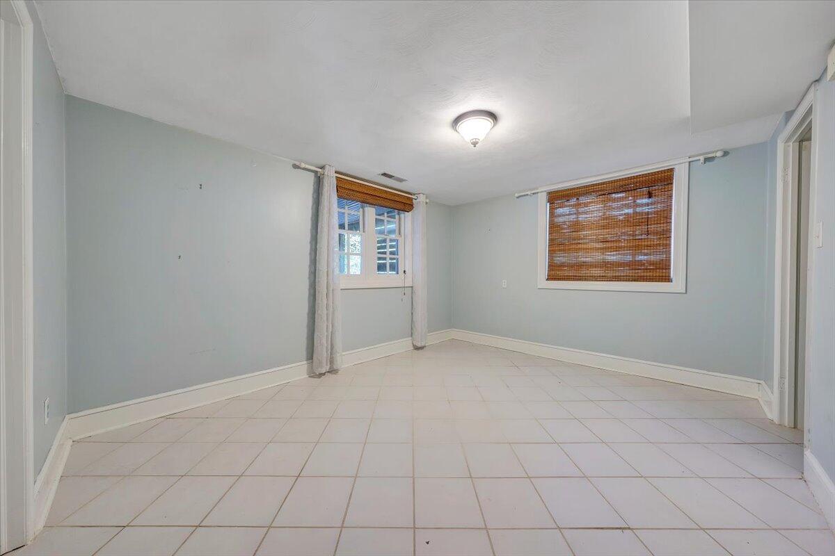 3135 West Ridge Road Southwest Roanoke, VA 24014 - Photo 35 of 50 an empty room with windows