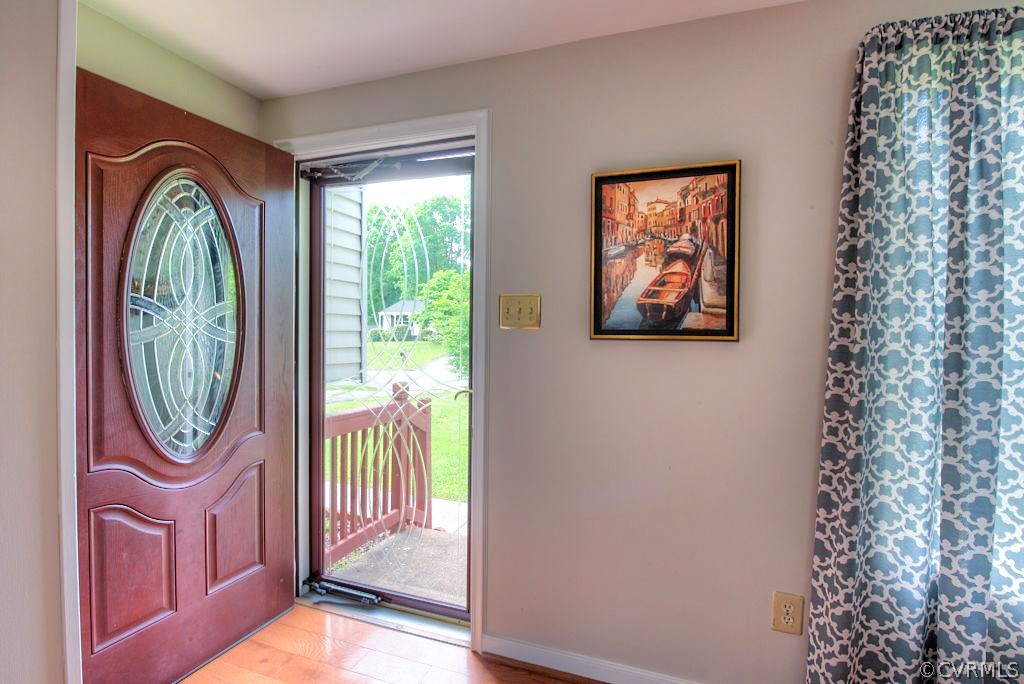9304 Howze Road Glen Allen, VA 23060 - Photo 3 of 22 Foyer w/ storm door