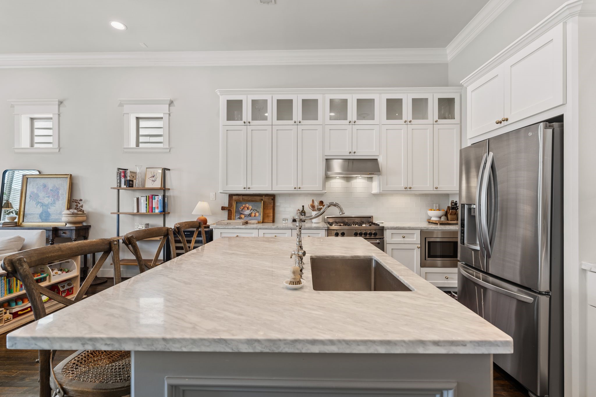 924 Aurora Street Houston, TX 77009 - Photo 11 of 37 High-end appliances, abundant storage, and timeless finishes make this kitchen a dream.