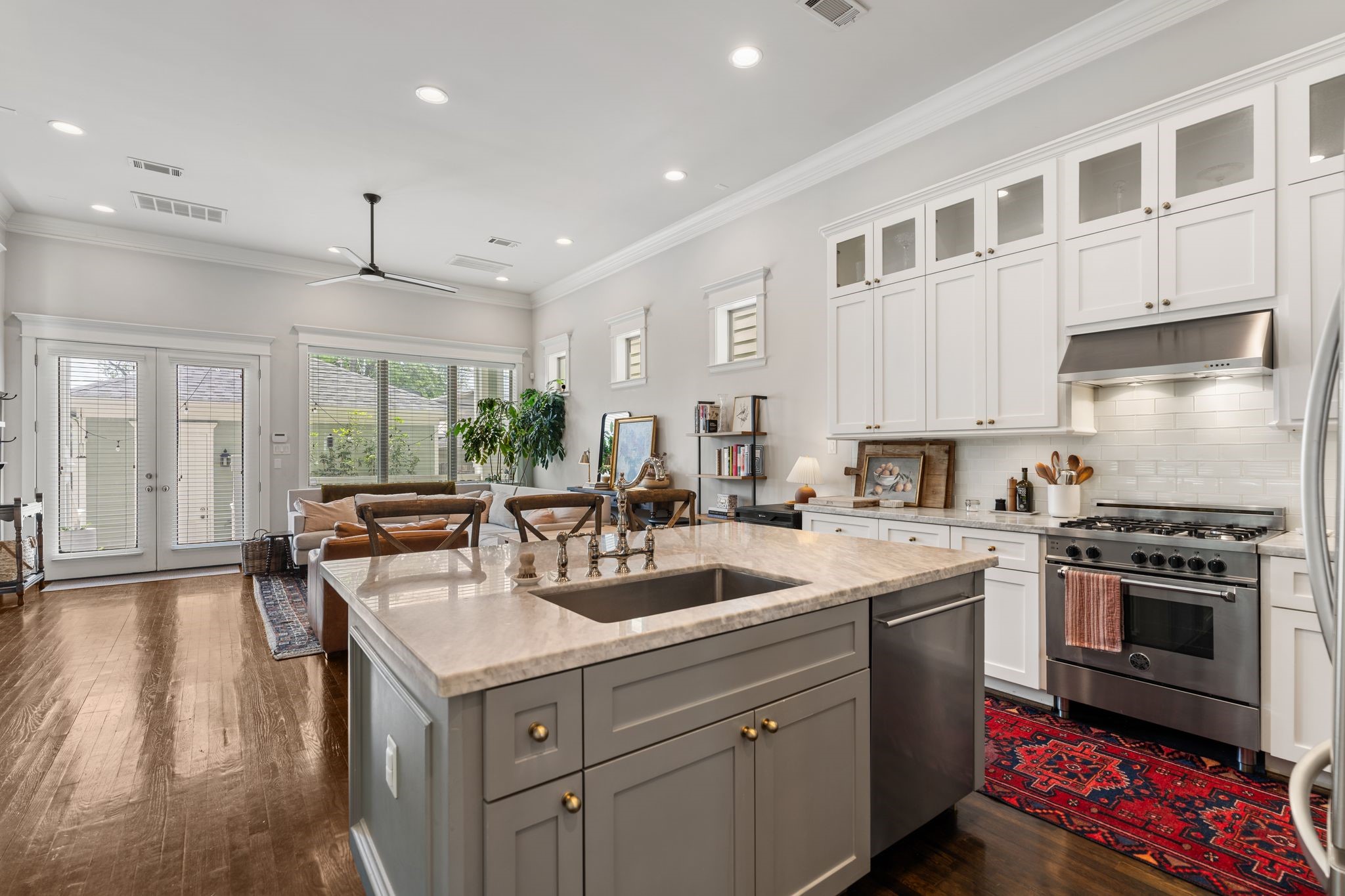 924 Aurora Street Houston, TX 77009 - Photo 12 of 37 The kitchen's open layout effortlessly connects to the living room.