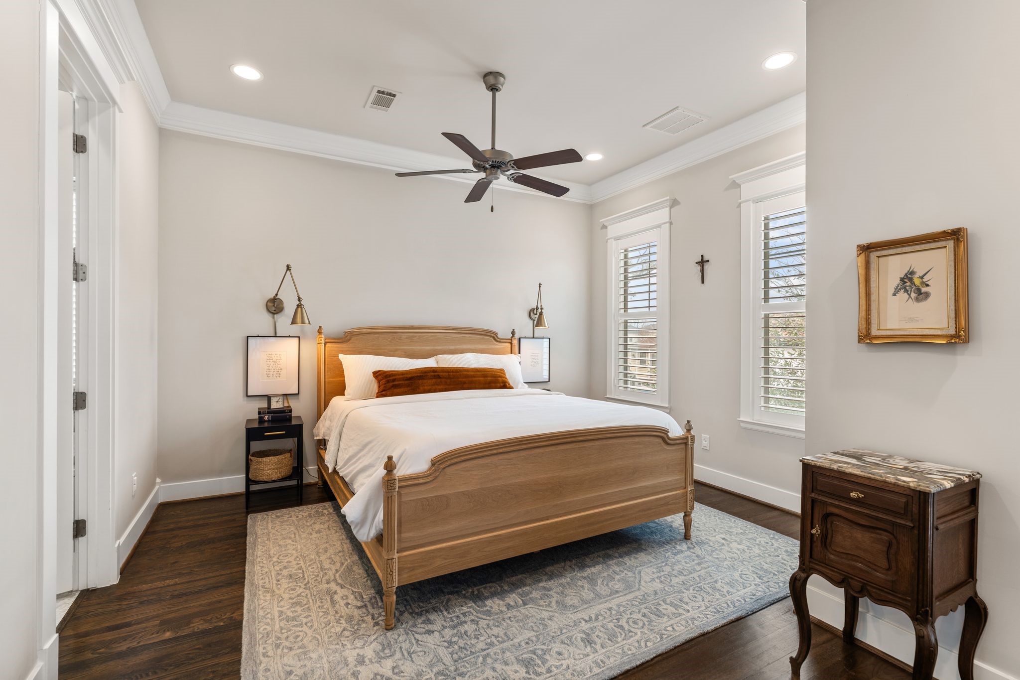 924 Aurora Street Houston, TX 77009 - Photo 20 of 37 Upstairs, the primary suite is a sanctuary of relaxation.