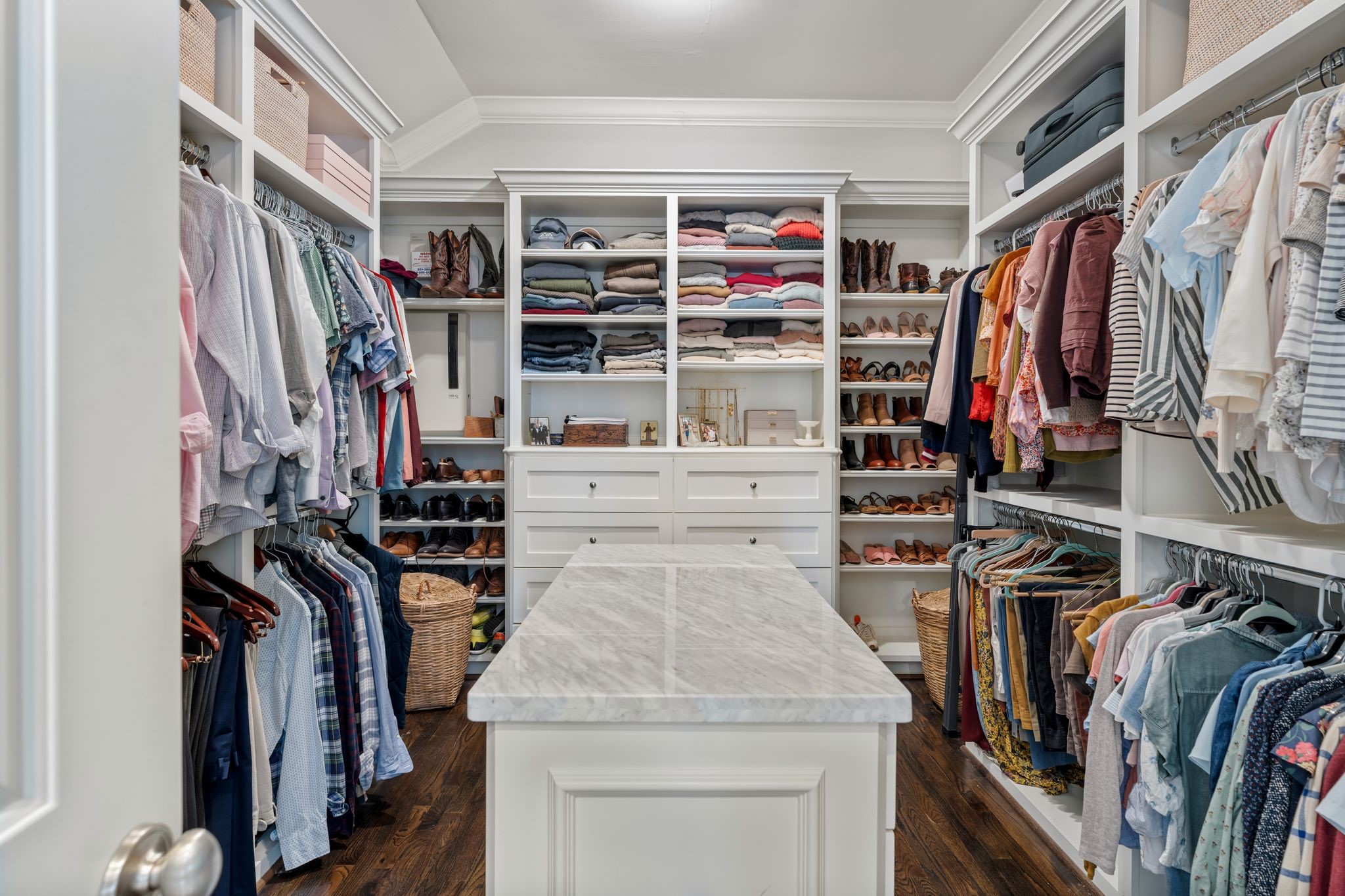 924 Aurora Street Houston, TX 77009 - Photo 26 of 37 An expansive walk-in closet, complete with custom built-ins, plenty of storage, and a marble-topped island for added convenience.