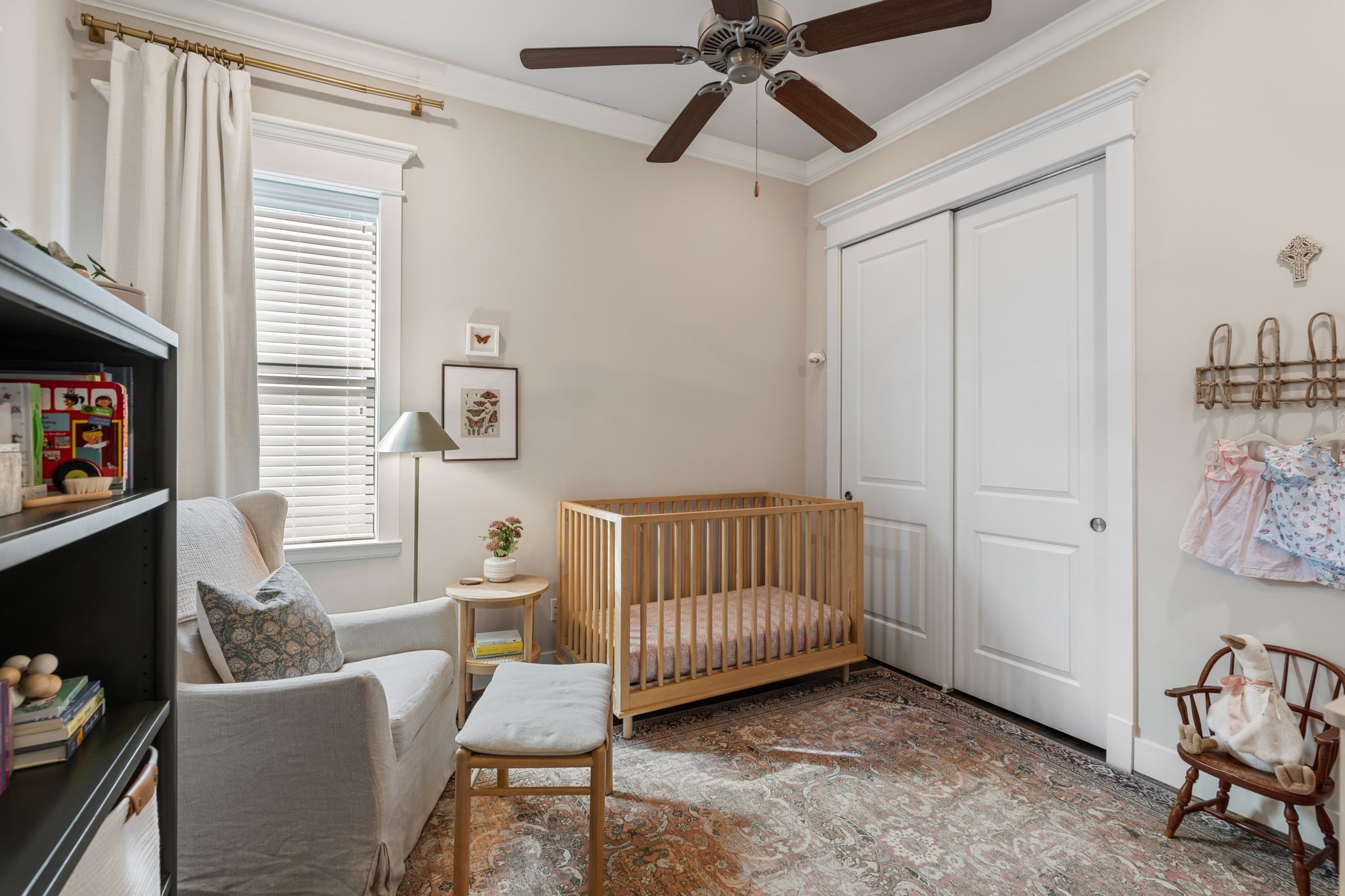 924 Aurora Street Houston, TX 77009 - Photo 29 of 37 The 3rd bedroom has soft natural light streaming through the window and ample closet space.