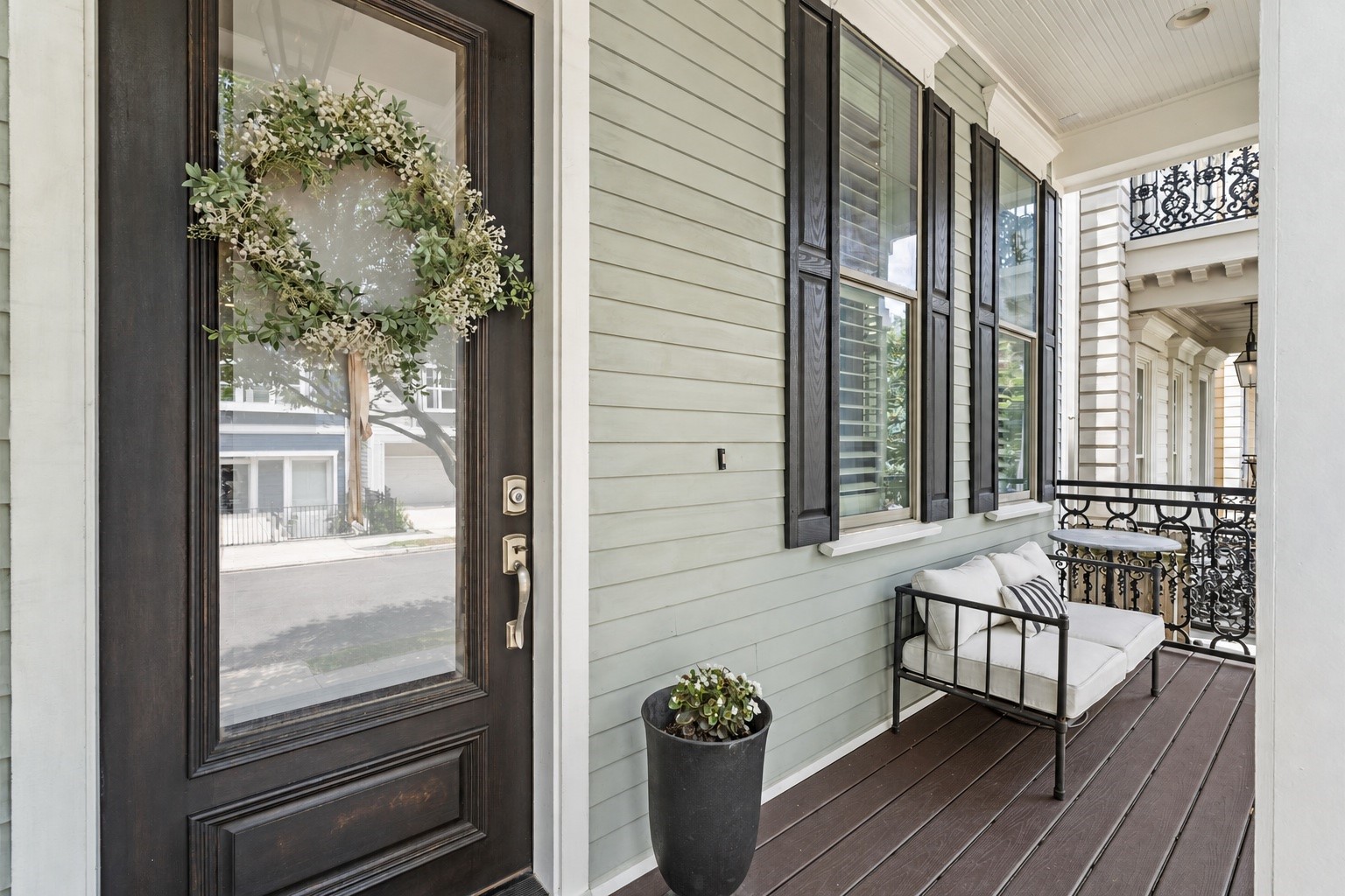 924 Aurora Street Houston, TX 77009 - Photo 3 of 37 Begin your journey on the inviting front porch, a serene spot to enjoy your morning coffee or greet neighbors passing by.