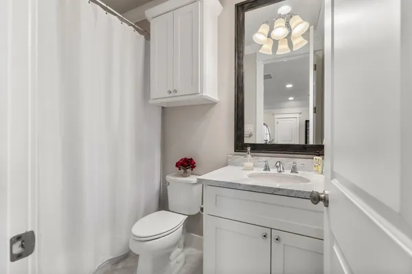 $825,000 | 924 Aurora Street, Houston, TX 77009