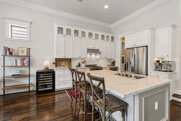 $825,000 | 924 Aurora Street, Houston, TX 77009