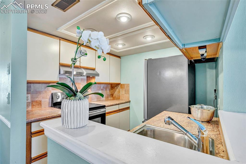 846 Tenderfoot Hill Road, Unit 102 Colorado Springs, CO 80906 - Photo 7 of 15