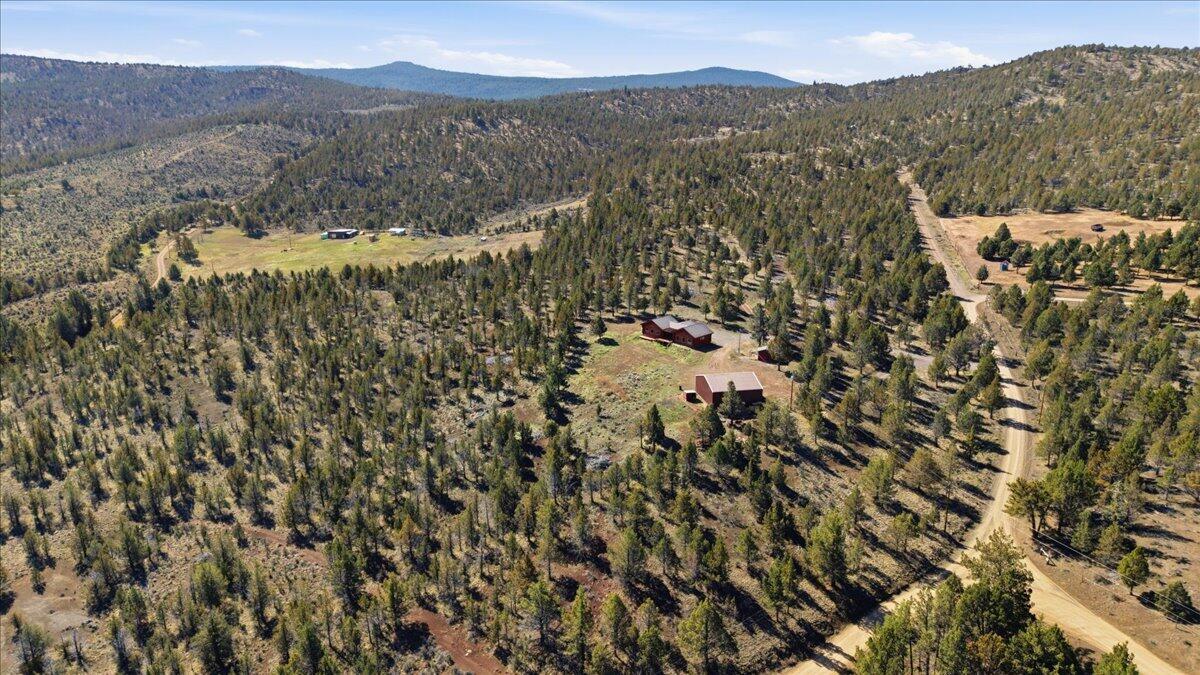 19554 Osprey Road Prineville, OR 97754 - Photo 40 of 42 front view of main home lot looking back towards the over 20 acres, left of road in photo