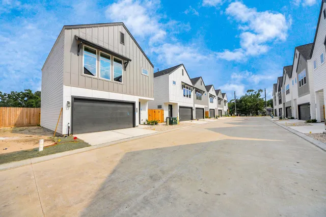 $2,200 | 6523 Old Olive Tree Drive, Houston, TX 77091