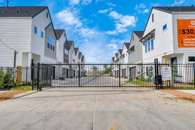 $2,200 | 6523 Old Olive Tree Drive, Houston, TX 77091