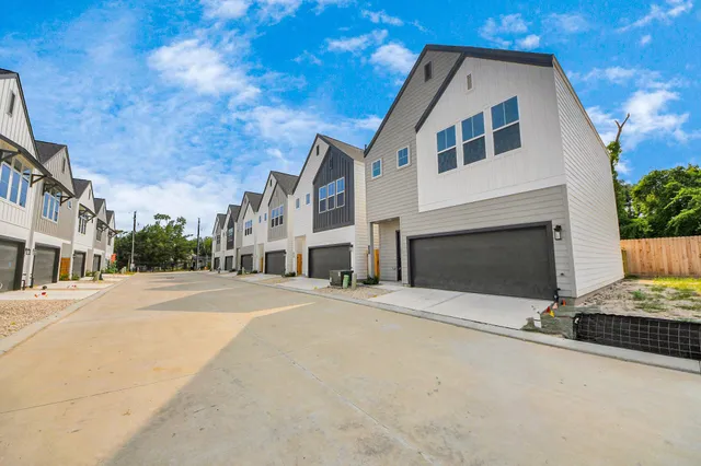 $2,200 | 6523 Old Olive Tree Drive, Houston, TX 77091