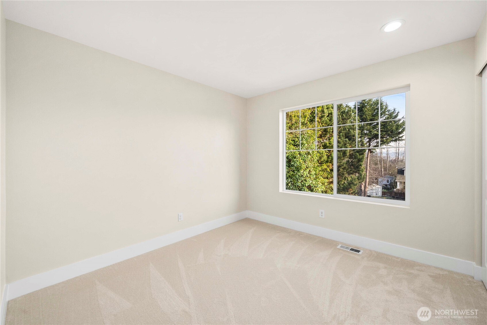 4125 South 220th Place, Unit 26 Kent, WA 98032 - Photo 17 of 39 an empty room with a window