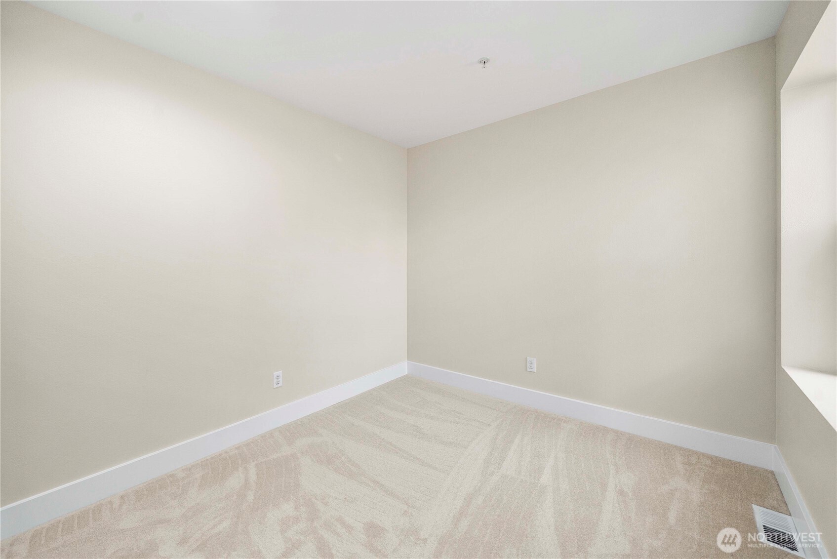 4125 South 220th Place, Unit 26 Kent, WA 98032 - Photo 22 of 39 a view of an empty room